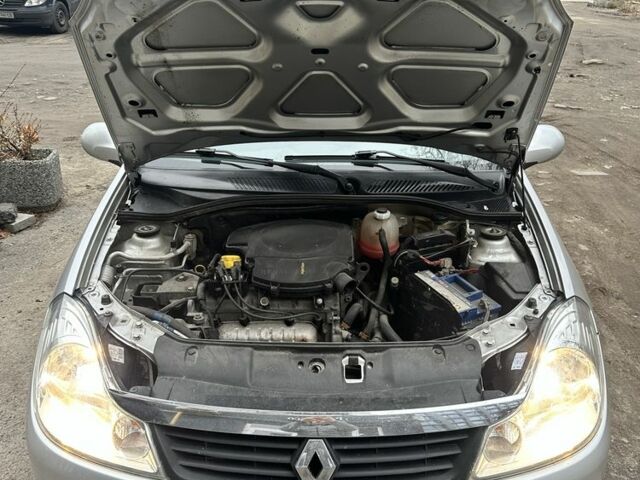 Сірий Рено Clio Symbol, об'ємом двигуна 1.4 л та пробігом 202 тис. км за 4400 $, фото 18 на Automoto.ua