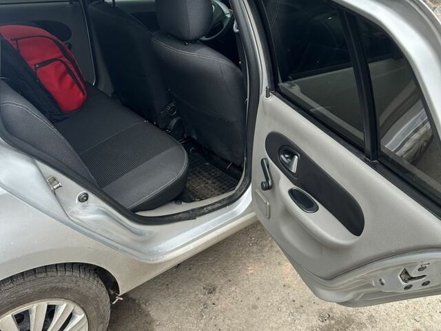 Сірий Рено Clio Symbol, об'ємом двигуна 1.4 л та пробігом 202 тис. км за 4400 $, фото 15 на Automoto.ua