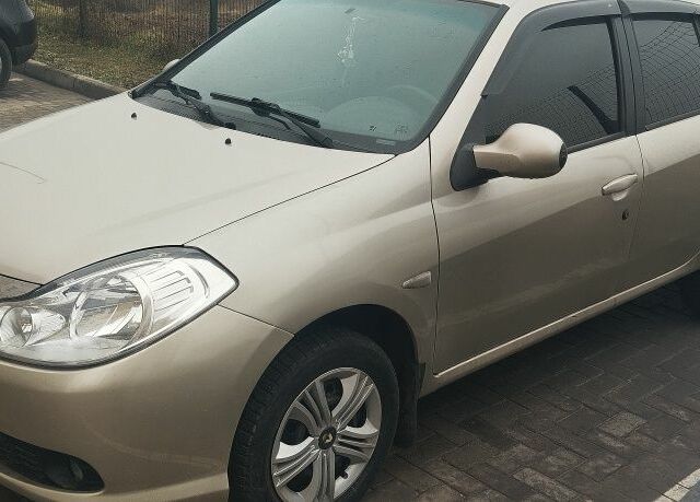 Серый Рено Clio Symbol, объемом двигателя 0 л и пробегом 180 тыс. км за 3900 $, фото 5 на Automoto.ua
