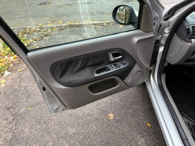 Сірий Рено Clio Symbol, об'ємом двигуна 1.4 л та пробігом 290 тис. км за 3300 $, фото 6 на Automoto.ua