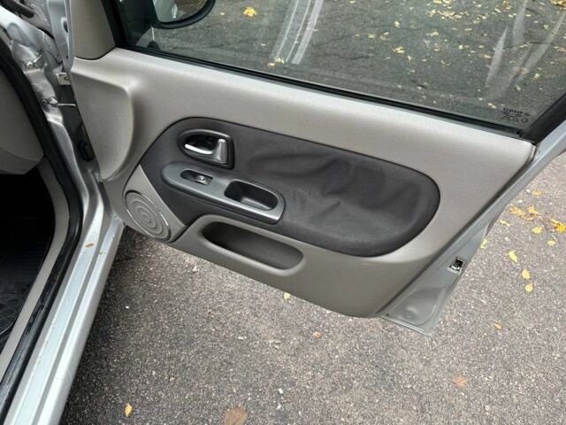 Сірий Рено Clio Symbol, об'ємом двигуна 1.4 л та пробігом 290 тис. км за 3300 $, фото 13 на Automoto.ua