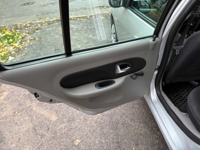 Сірий Рено Clio Symbol, об'ємом двигуна 1.4 л та пробігом 290 тис. км за 3300 $, фото 8 на Automoto.ua