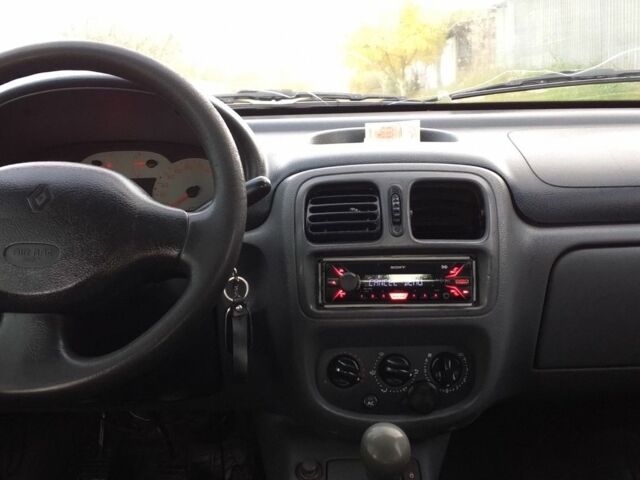 Рено Clio Symbol 2001 в Павлограде на Automoto.ua Синий Рено Clio Symbol, объемом двигателя 1.4 л и пробегом 280 тыс. км за 1838 $, фото 10 на Automoto.ua