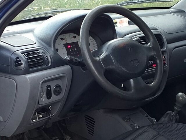 Рено Clio Symbol 2001 в Павлограде на Automoto.ua Синий Рено Clio Symbol, объемом двигателя 1.4 л и пробегом 280 тыс. км за 1838 $, фото 9 на Automoto.ua