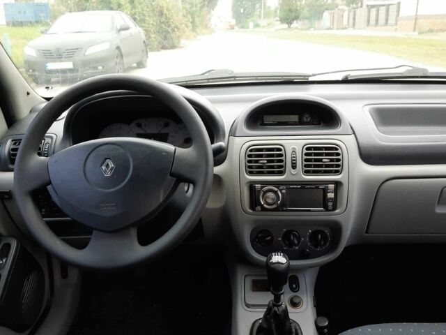 Синий Рено Clio Symbol, объемом двигателя 1.4 л и пробегом 144 тыс. км за 3350 $, фото 15 на Automoto.ua