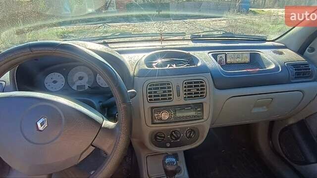 Синий Рено Clio Symbol, объемом двигателя 1.39 л и пробегом 65 тыс. км за 3000 $, фото 3 на Automoto.ua