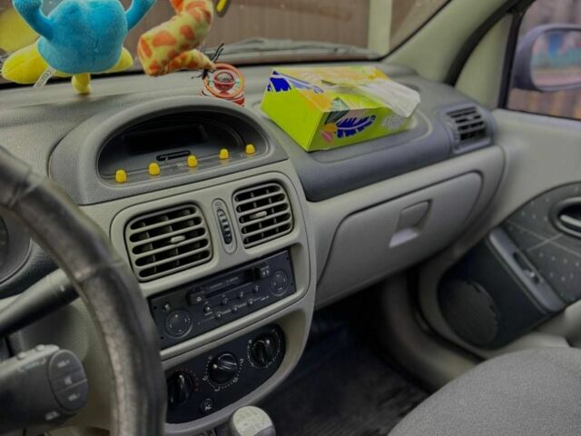 Синій Рено Clio Symbol, об'ємом двигуна 1.4 л та пробігом 300 тис. км за 3000 $, фото 10 на Automoto.ua