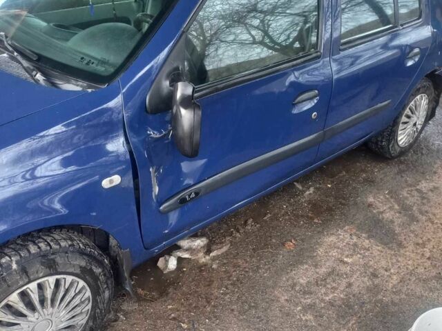 Синий Рено Clio Symbol, объемом двигателя 1.4 л и пробегом 300 тыс. км за 1500 $, фото 1 на Automoto.ua
