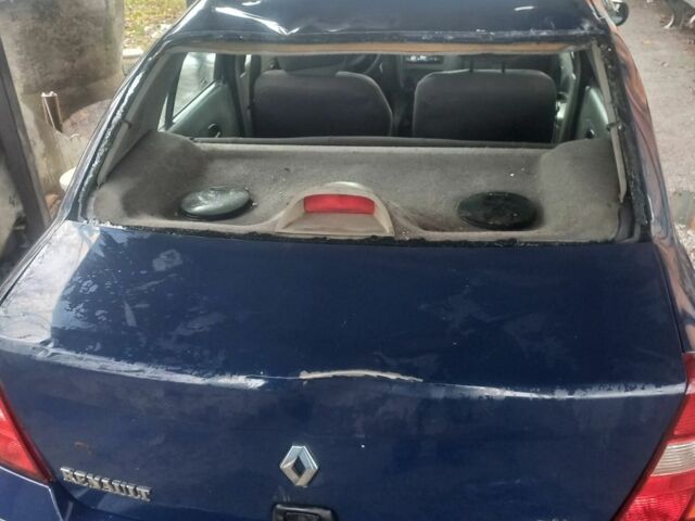 Синий Рено Clio Symbol, объемом двигателя 1.4 л и пробегом 300 тыс. км за 1500 $, фото 3 на Automoto.ua