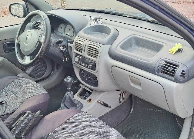 Рено Clio Symbol 2005 в Кролевце на Automoto.ua Синий Рено Clio Symbol, объемом двигателя 0 л и пробегом 152 тыс. км за 3700 $, фото 3 на Automoto.ua