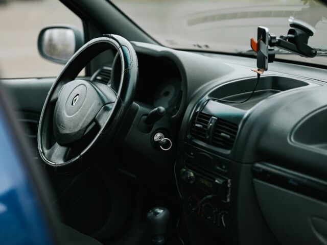Синій Рено Clio Symbol, об'ємом двигуна 1.4 л та пробігом 483 тис. км за 2950 $, фото 7 на Automoto.ua