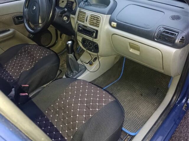 Синий Рено Clio Symbol, объемом двигателя 1.5 л и пробегом 270 тыс. км за 2800 $, фото 5 на Automoto.ua