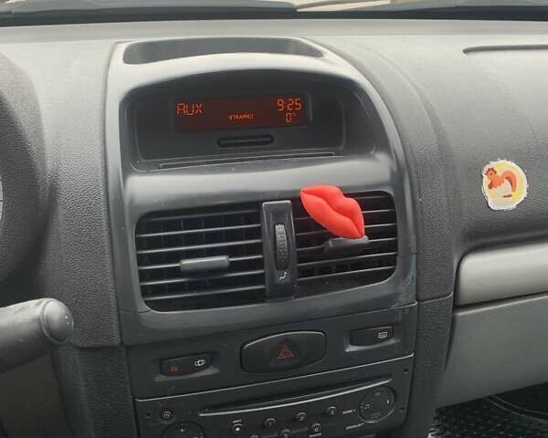 Синій Рено Clio Symbol, об'ємом двигуна 1.4 л та пробігом 3 тис. км за 3500 $, фото 7 на Automoto.ua