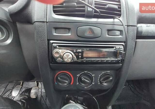 Синий Рено Clio Symbol, объемом двигателя 1.4 л и пробегом 399 тыс. км за 2700 $, фото 2 на Automoto.ua