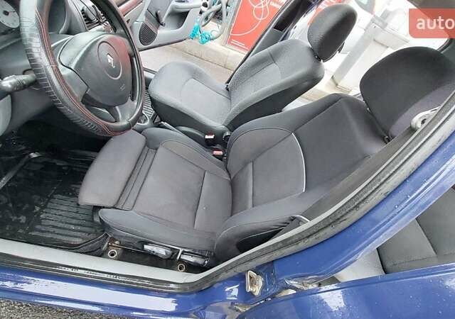 Синий Рено Clio Symbol, объемом двигателя 1.4 л и пробегом 399 тыс. км за 2700 $, фото 6 на Automoto.ua