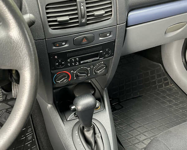 Синий Рено Clio Symbol, объемом двигателя 1.4 л и пробегом 229 тыс. км за 4200 $, фото 15 на Automoto.ua