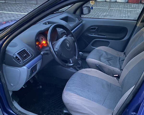 Синий Рено Clio Symbol, объемом двигателя 1.4 л и пробегом 200 тыс. км за 2300 $, фото 6 на Automoto.ua