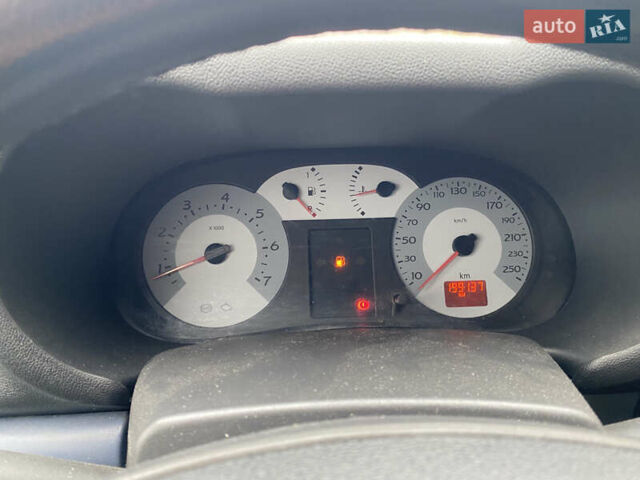 Рено Clio Symbol 2008 в Виннице на Automoto.ua Синий Рено Clio Symbol, объемом двигателя 1.4 л и пробегом 199 тыс. км за 2550 $, фото 11 на Automoto.ua