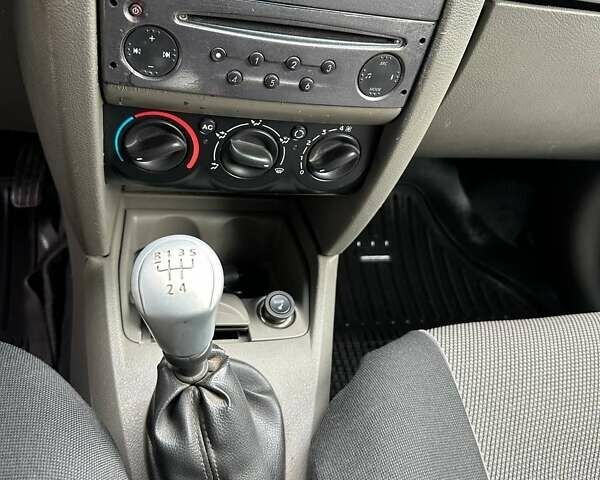 Синий Рено Clio Symbol, объемом двигателя 1.4 л и пробегом 130 тыс. км за 4300 $, фото 5 на Automoto.ua