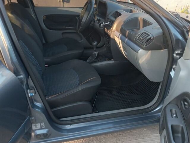 Синий Рено Clio Symbol, объемом двигателя 1.4 л и пробегом 200 тыс. км за 3500 $, фото 6 на Automoto.ua