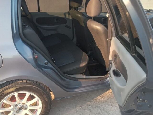 Синий Рено Clio Symbol, объемом двигателя 1.4 л и пробегом 200 тыс. км за 3500 $, фото 7 на Automoto.ua