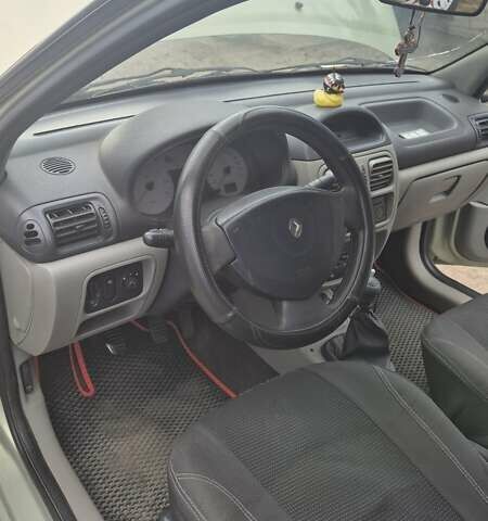 Зелений Рено Clio Symbol, об'ємом двигуна 1.39 л та пробігом 274 тис. км за 2800 $, фото 5 на Automoto.ua