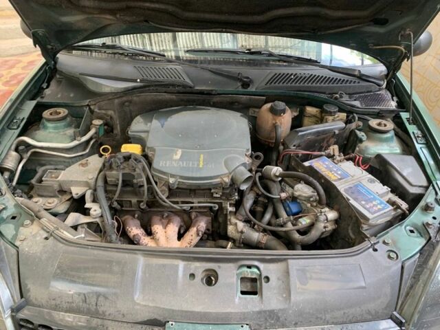 Зеленый Рено Clio Symbol, объемом двигателя 1.4 л и пробегом 460 тыс. км за 1650 $, фото 5 на Automoto.ua