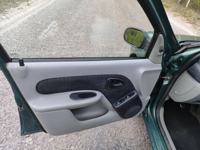 Зеленый Рено Clio Symbol, объемом двигателя 1.4 л и пробегом 305 тыс. км за 2700 $, фото 2 на Automoto.ua