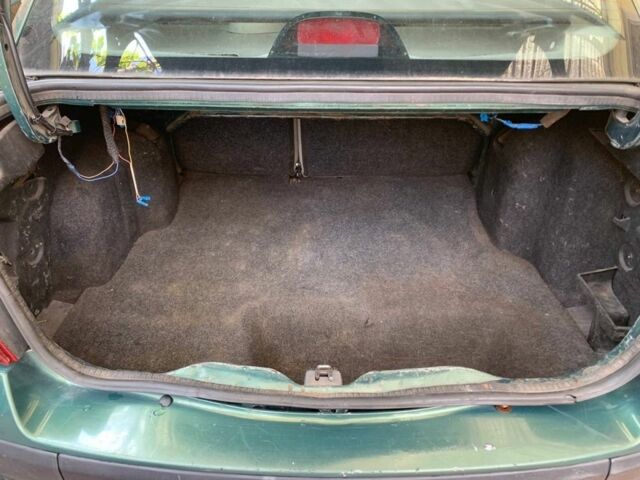 Зеленый Рено Clio Symbol, объемом двигателя 1.4 л и пробегом 460 тыс. км за 1650 $, фото 4 на Automoto.ua