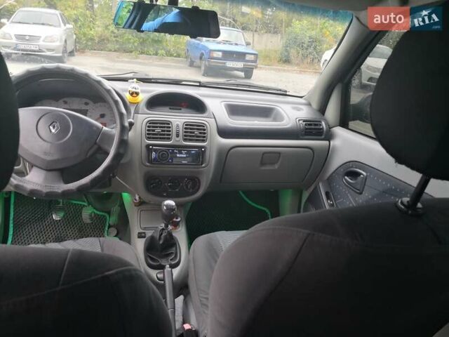Зеленый Рено Clio Symbol, объемом двигателя 1.4 л и пробегом 326 тыс. км за 2200 $, фото 6 на Automoto.ua