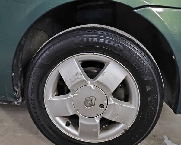 Зеленый Рено Clio Symbol, объемом двигателя 1.4 л и пробегом 114 тыс. км за 4200 $, фото 5 на Automoto.ua