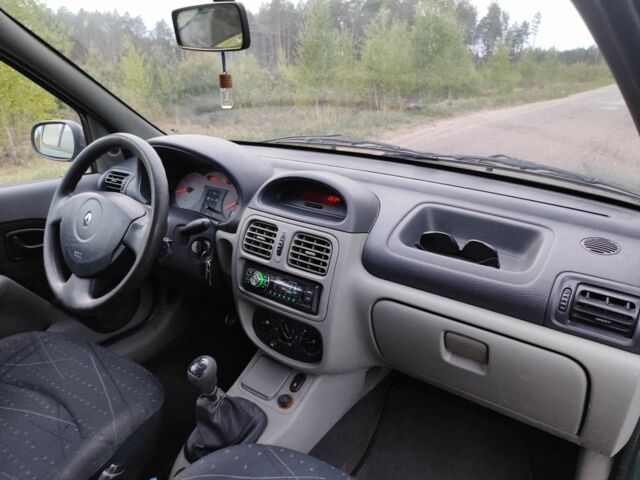 Зеленый Рено Clio Symbol, объемом двигателя 1.4 л и пробегом 305 тыс. км за 2700 $, фото 4 на Automoto.ua
