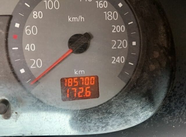 Зеленый Рено Clio Symbol, объемом двигателя 1.4 л и пробегом 185 тыс. км за 3300 $, фото 9 на Automoto.ua