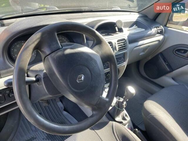 Зеленый Рено Clio Symbol, объемом двигателя 1.4 л и пробегом 195 тыс. км за 3499 $, фото 6 на Automoto.ua