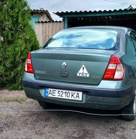 Зеленый Рено Clio Symbol, объемом двигателя 1.4 л и пробегом 185 тыс. км за 3300 $, фото 4 на Automoto.ua