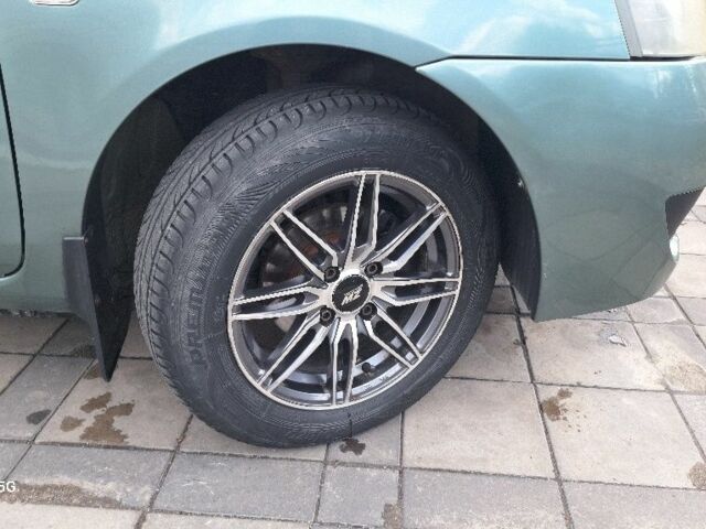 Зеленый Рено Clio Symbol, объемом двигателя 1.4 л и пробегом 165 тыс. км за 4000 $, фото 11 на Automoto.ua