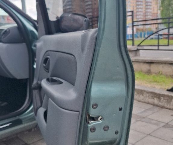 Зеленый Рено Clio Symbol, объемом двигателя 1.4 л и пробегом 165 тыс. км за 4000 $, фото 21 на Automoto.ua