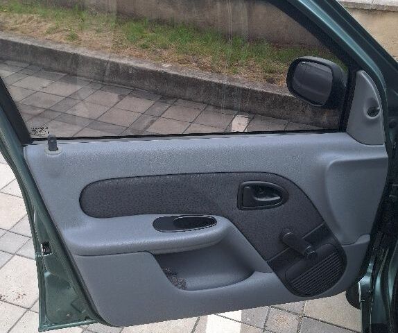 Зеленый Рено Clio Symbol, объемом двигателя 1.4 л и пробегом 165 тыс. км за 4000 $, фото 5 на Automoto.ua