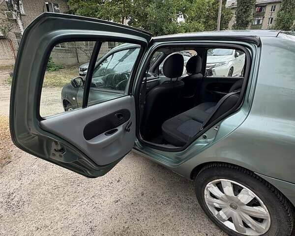 Зелений Рено Clio Symbol, об'ємом двигуна 1.4 л та пробігом 87 тис. км за 2649 $, фото 5 на Automoto.ua