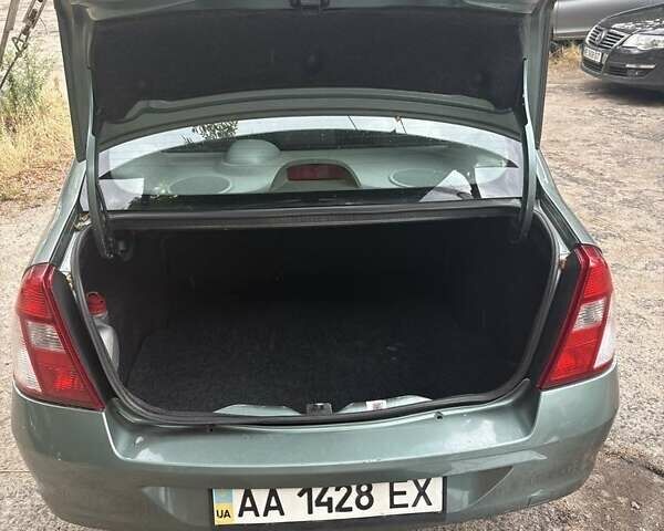Зелений Рено Clio Symbol, об'ємом двигуна 1.4 л та пробігом 87 тис. км за 2649 $, фото 4 на Automoto.ua