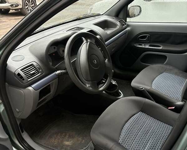 Зелений Рено Clio Symbol, об'ємом двигуна 1.4 л та пробігом 87 тис. км за 2649 $, фото 18 на Automoto.ua
