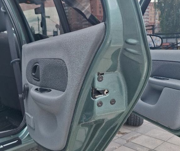 Зеленый Рено Clio Symbol, объемом двигателя 1.4 л и пробегом 165 тыс. км за 4000 $, фото 20 на Automoto.ua