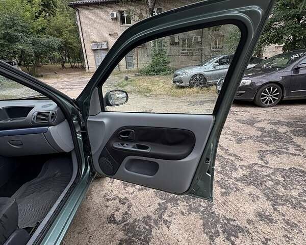 Зелений Рено Clio Symbol, об'ємом двигуна 1.4 л та пробігом 87 тис. км за 2649 $, фото 9 на Automoto.ua
