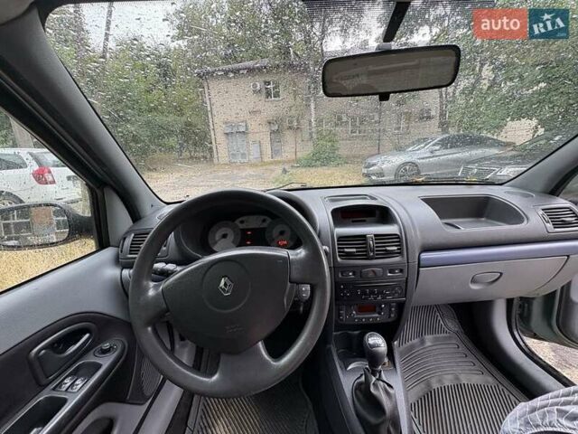 Зелений Рено Clio Symbol, об'ємом двигуна 1.4 л та пробігом 87 тис. км за 2649 $, фото 15 на Automoto.ua