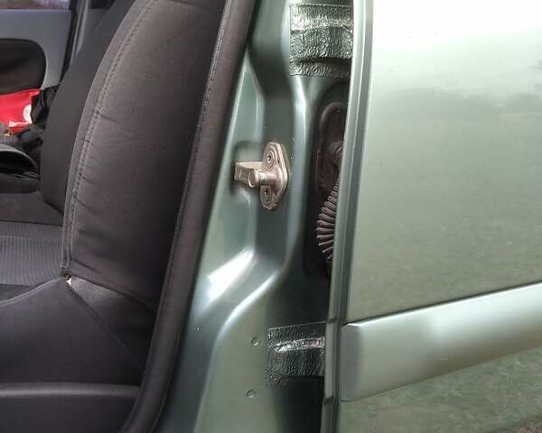 Зеленый Рено Clio Symbol, объемом двигателя 1.4 л и пробегом 267 тыс. км за 2200 $, фото 76 на Automoto.ua