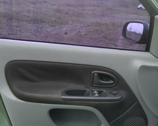 Зеленый Рено Clio Symbol, объемом двигателя 1.4 л и пробегом 267 тыс. км за 2200 $, фото 41 на Automoto.ua