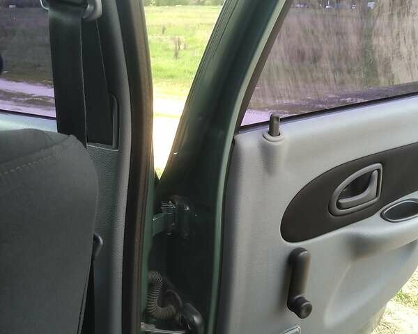 Зеленый Рено Clio Symbol, объемом двигателя 1.4 л и пробегом 267 тыс. км за 2200 $, фото 56 на Automoto.ua