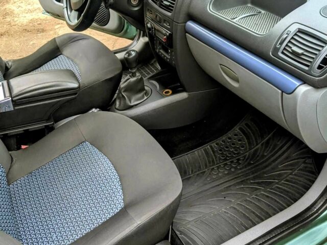 Зеленый Рено Clio Symbol, объемом двигателя 1.4 л и пробегом 223 тыс. км за 4300 $, фото 12 на Automoto.ua