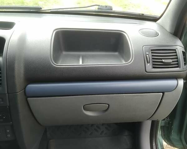 Зеленый Рено Clio Symbol, объемом двигателя 1.4 л и пробегом 267 тыс. км за 2200 $, фото 46 на Automoto.ua