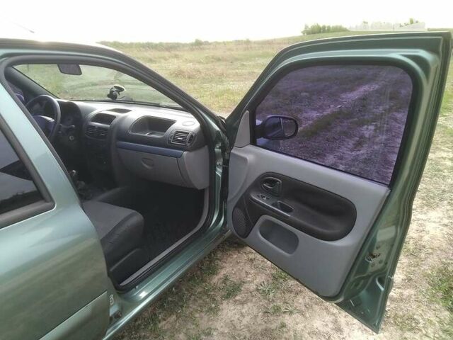 Зеленый Рено Clio Symbol, объемом двигателя 1.4 л и пробегом 267 тыс. км за 2200 $, фото 43 на Automoto.ua